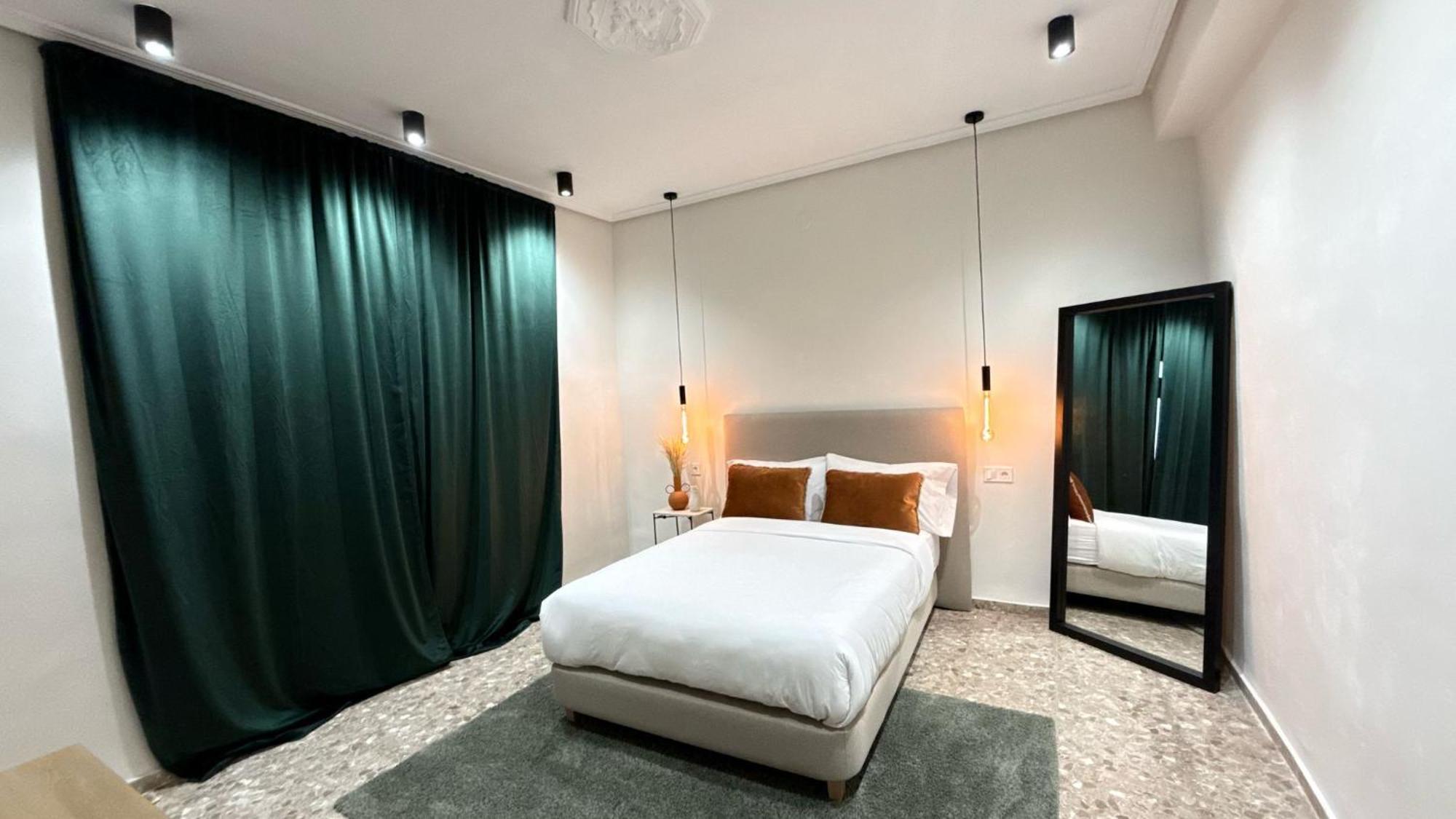 Valencia, Netflix, 4 Mins Walk To The Valenza